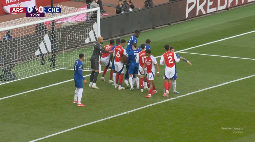 b体育-邮报：英超严打故意拉拽、双臂阻碍对手、专注干扰对手的行为