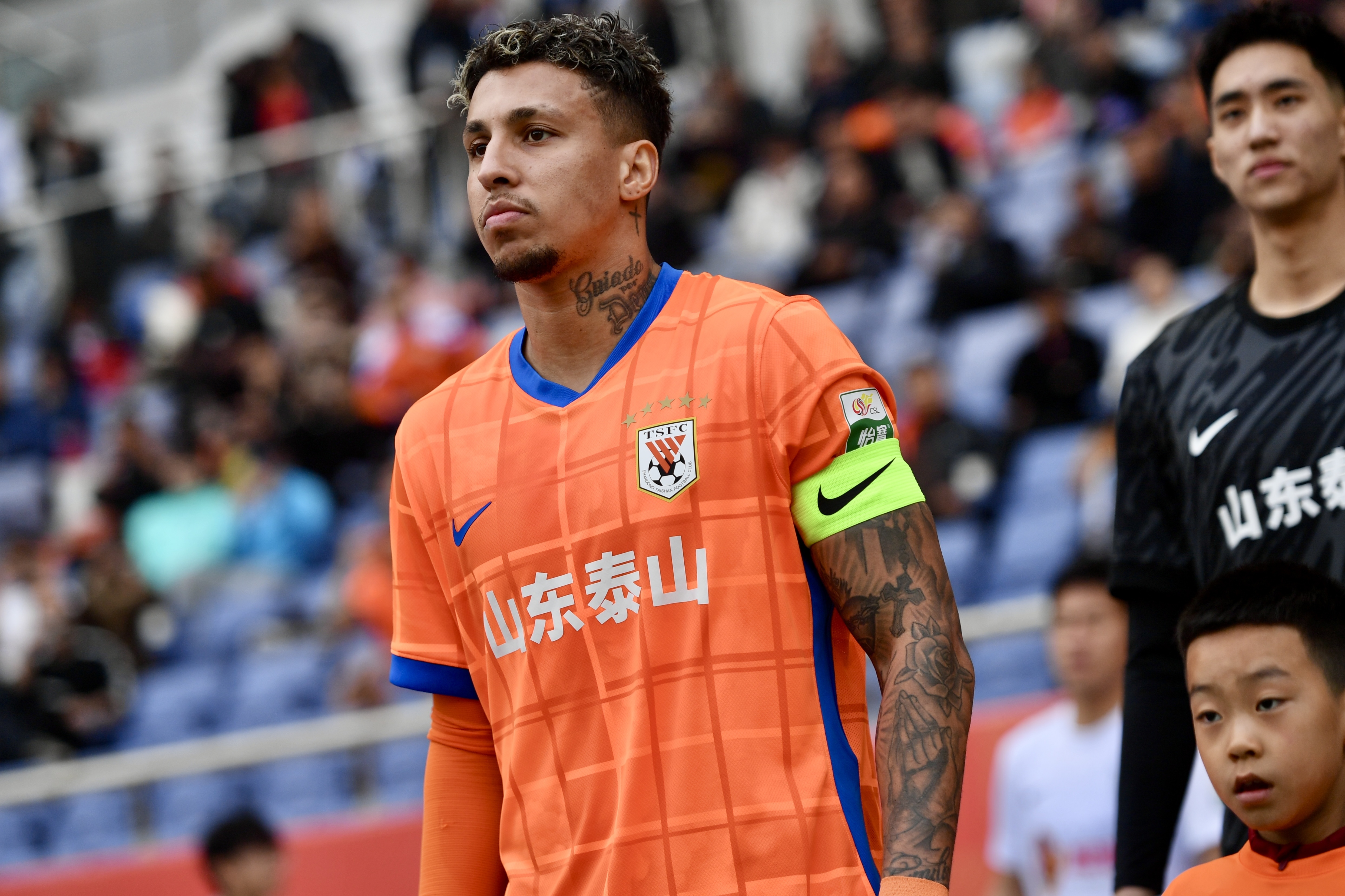 b体育中国官网-鲁媒：克雷桑已抵达中国，泰山队教练组给彭啸、陈泽仕一周假期